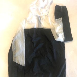 Medium Ambiance cool black & white windbreaker